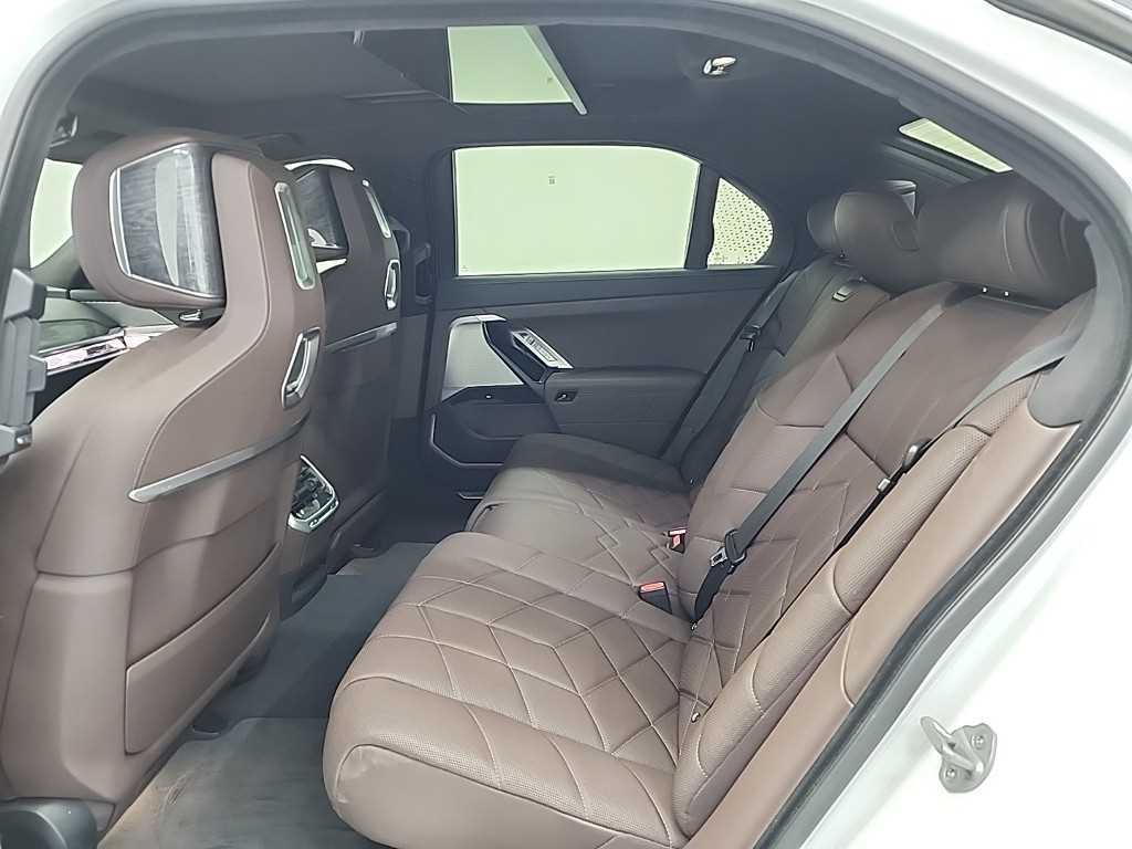 BMW 7 Series - Vista 12