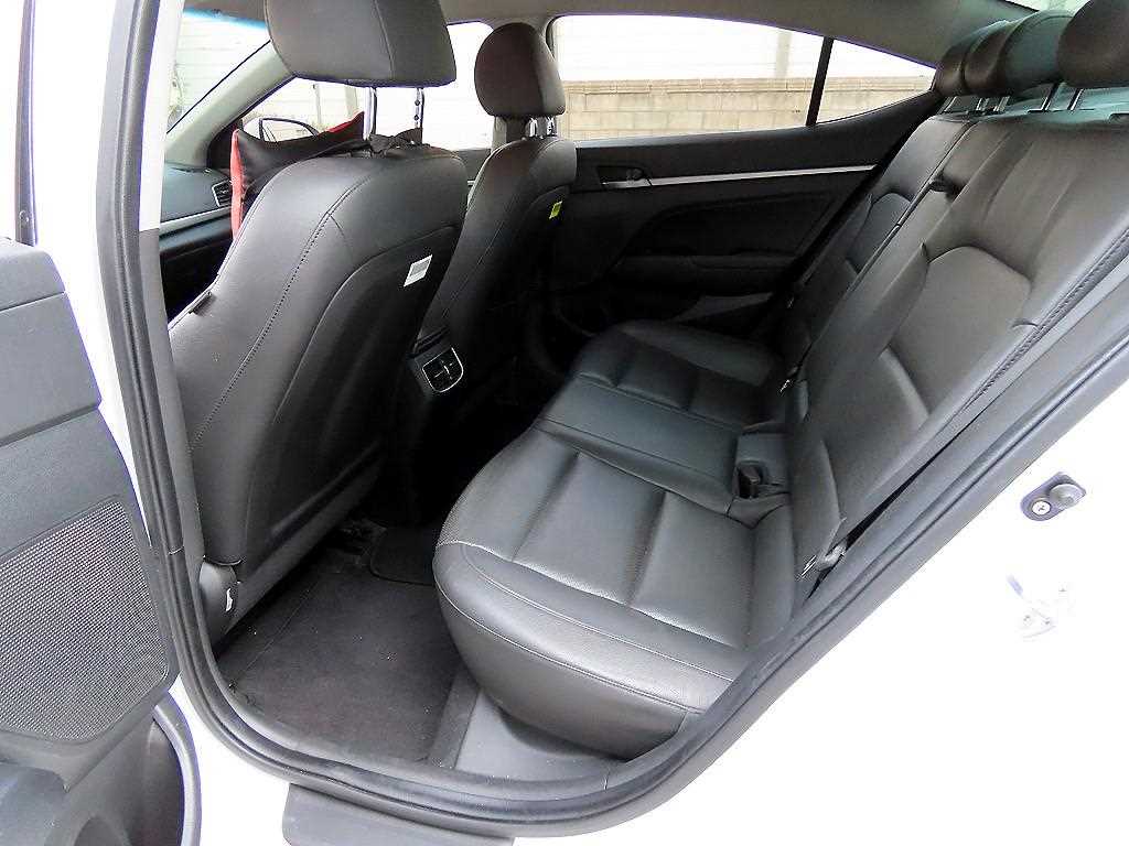 HYUNDAI Avante - Vista 6