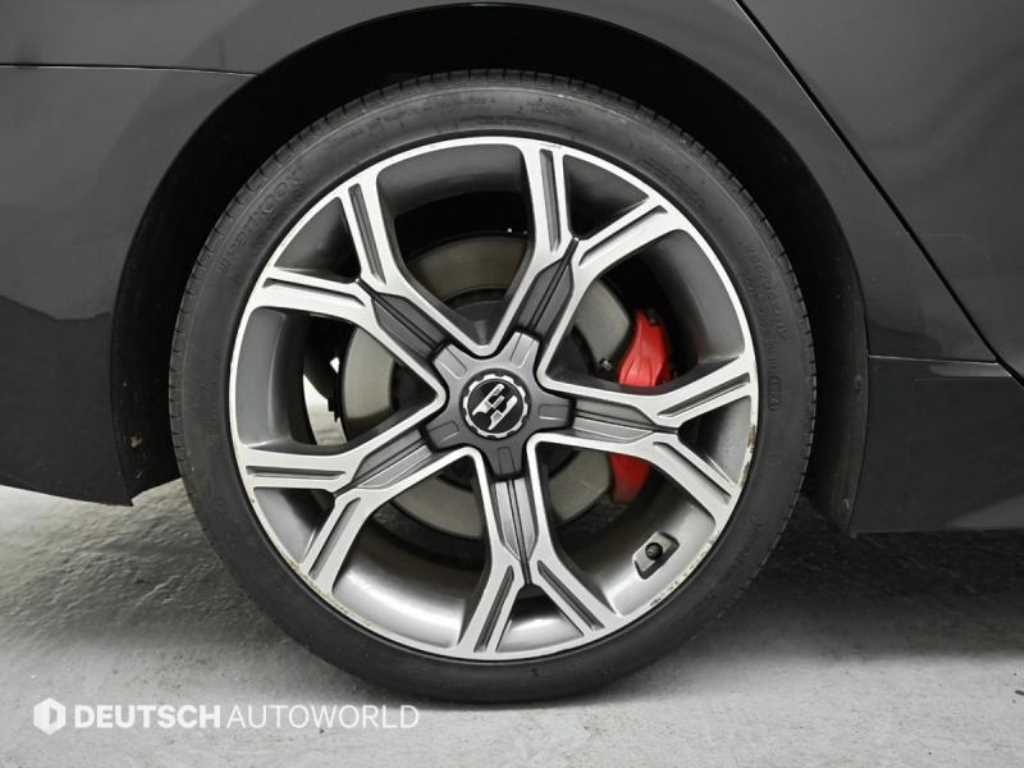 KIA Stinger - Vista 5