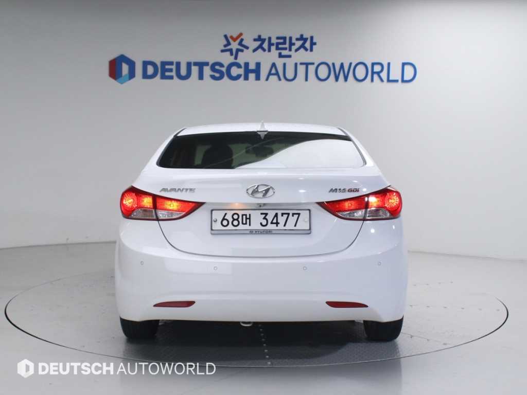 HYUNDAI Avante - Vista 4