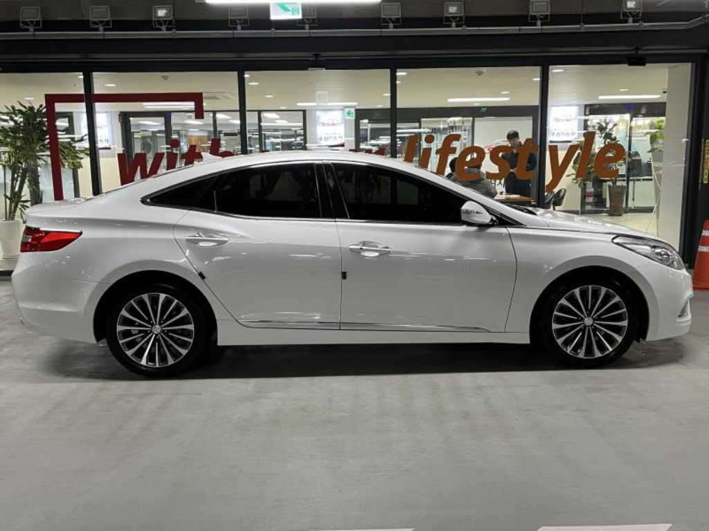 HYUNDAI Grandeur - Vista 3