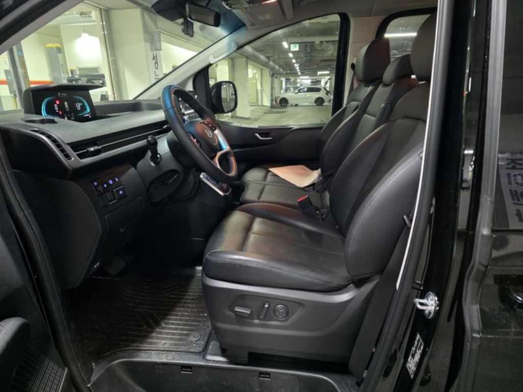 HYUNDAI Staria - Vista 9