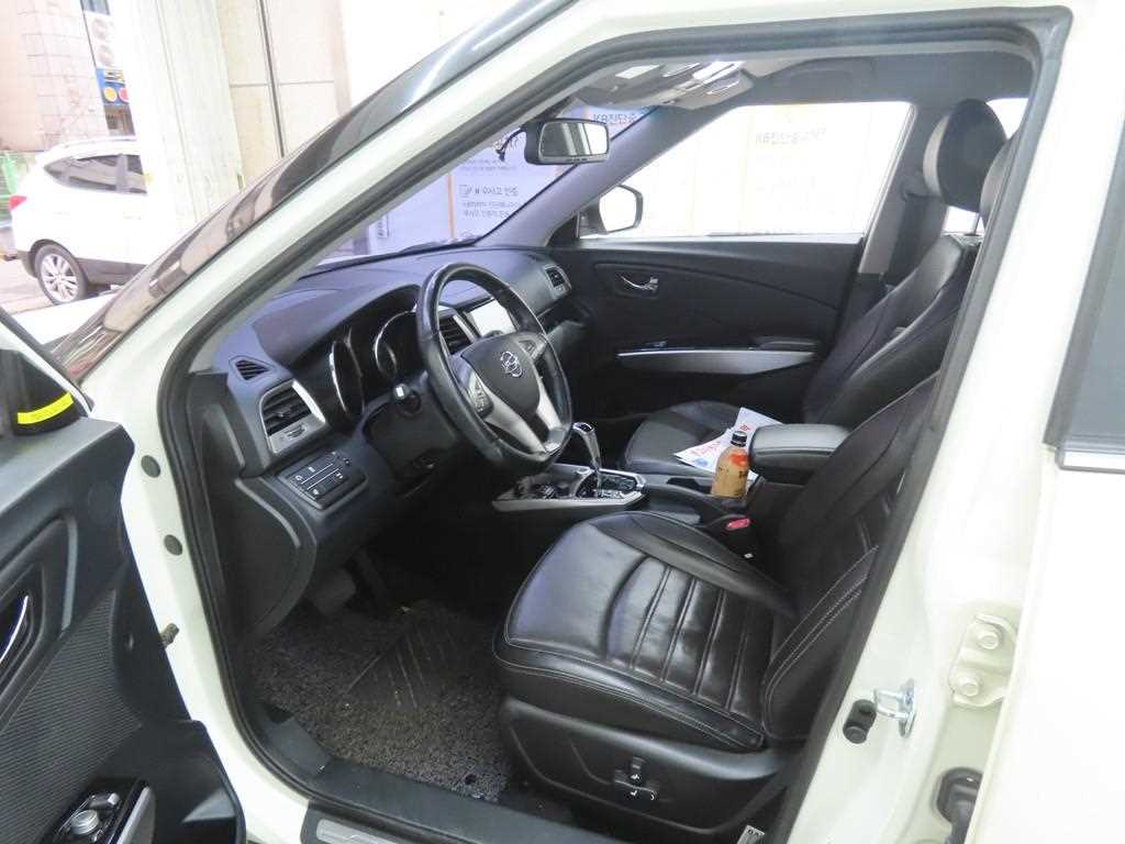 Ssangyong Tivoli - Vista 5