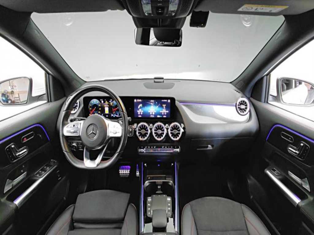 Mercedes Benz GLA Class - Vista 6