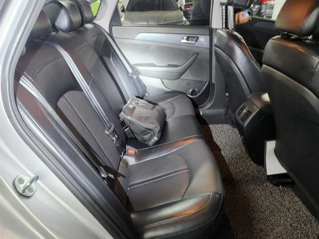 HYUNDAI Sonata - Vista 12