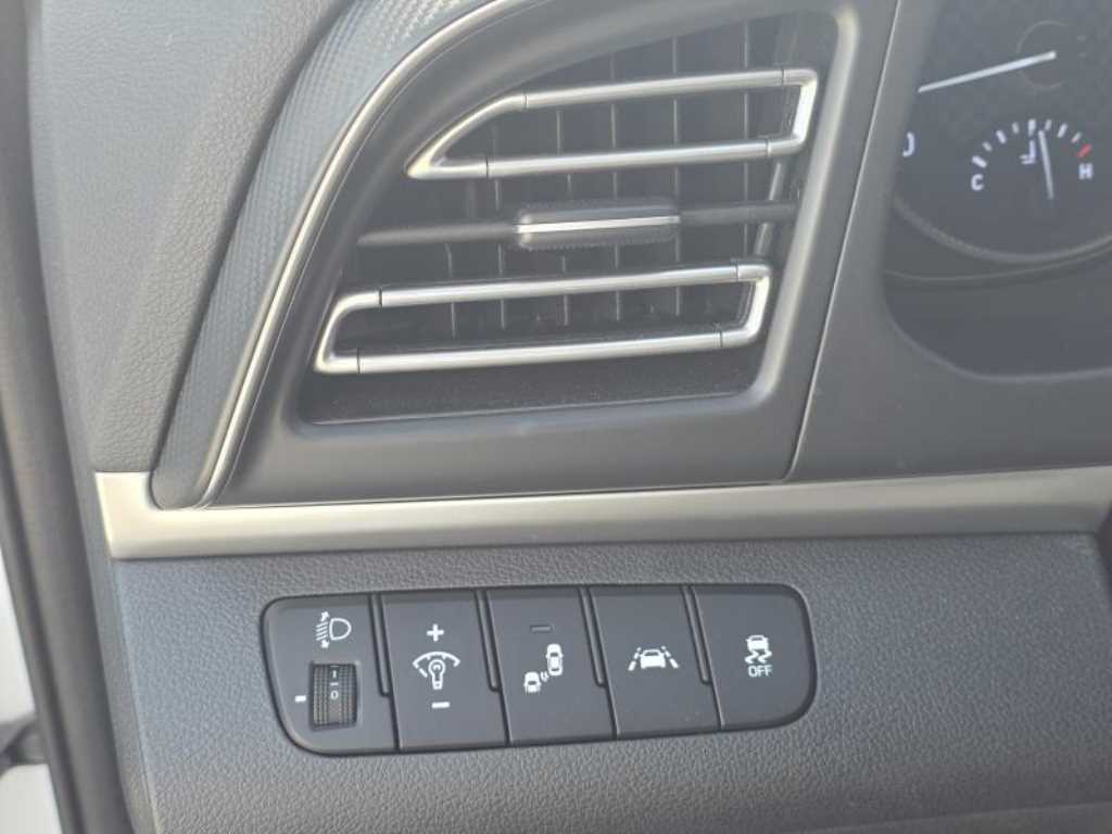 HYUNDAI Avante - Vista 9