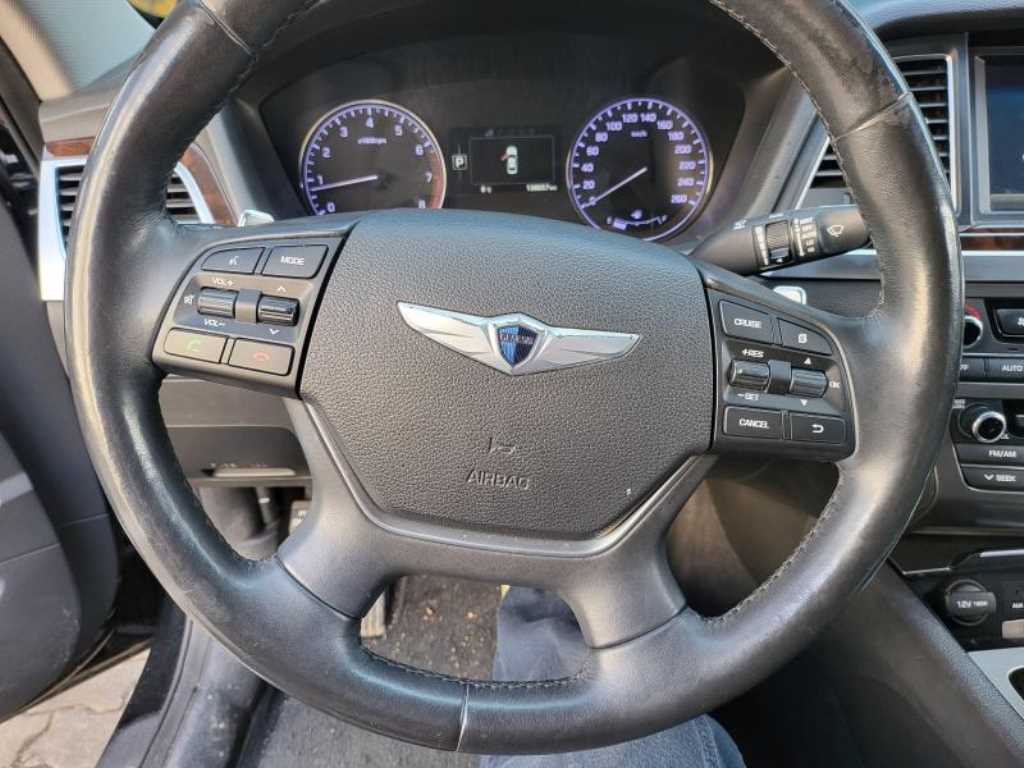 HYUNDAI Genesis - Vista 5