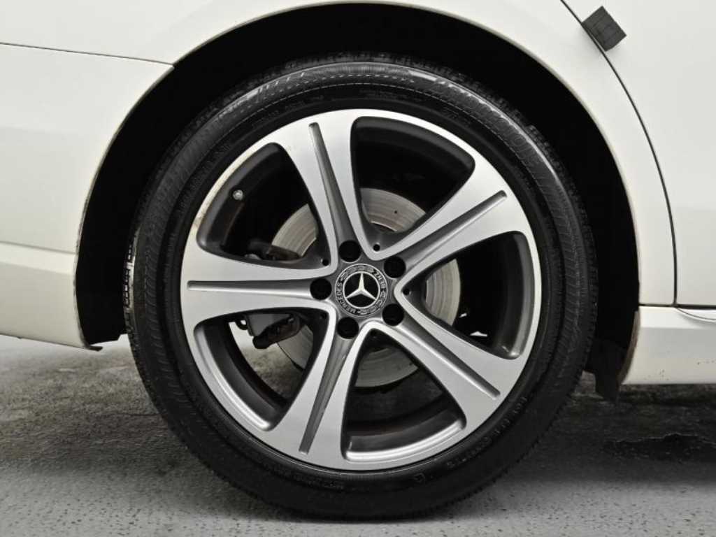 Mercedes Benz E class - Vista 5