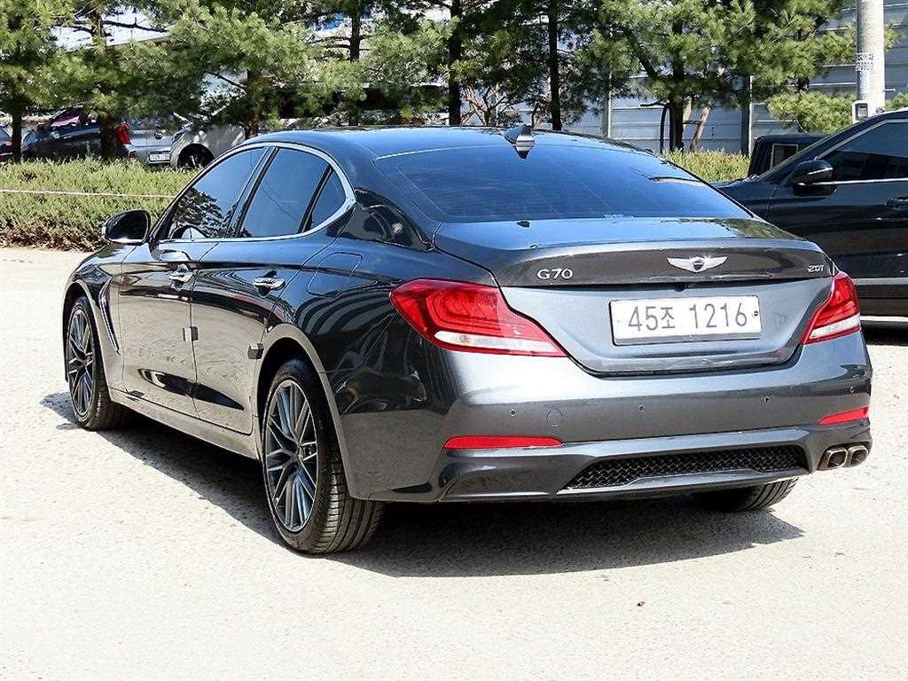 Genesis G70 - Vista 3