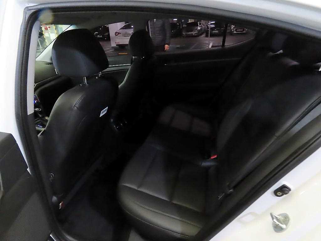 HYUNDAI Avante - Vista 7