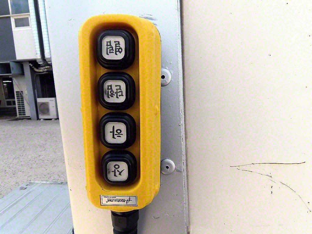 medium and large cargo truck - Vista 7