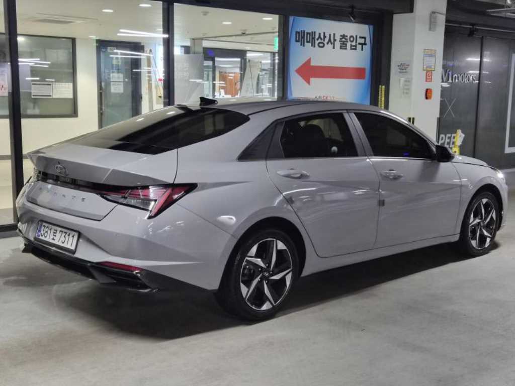 HYUNDAI Avante - Vista 4
