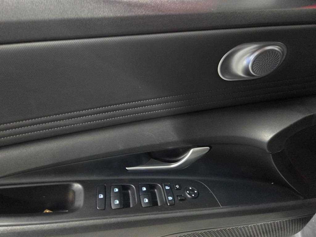 HYUNDAI Avante - Vista 9