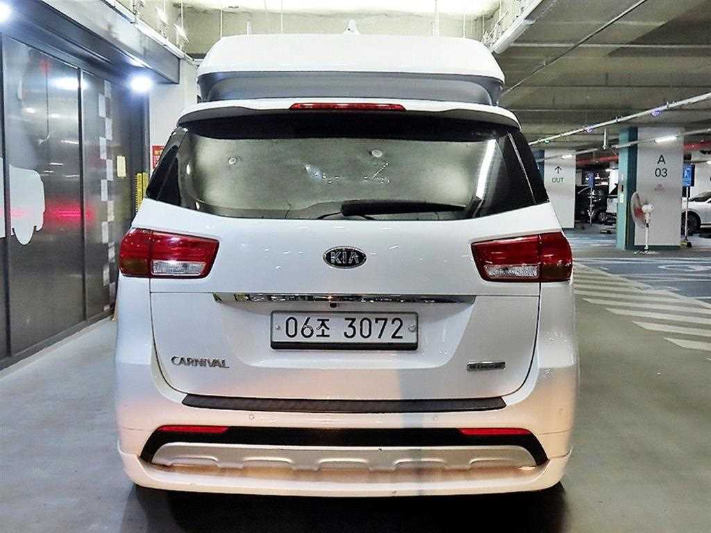 KIA Carnival - Vista 5