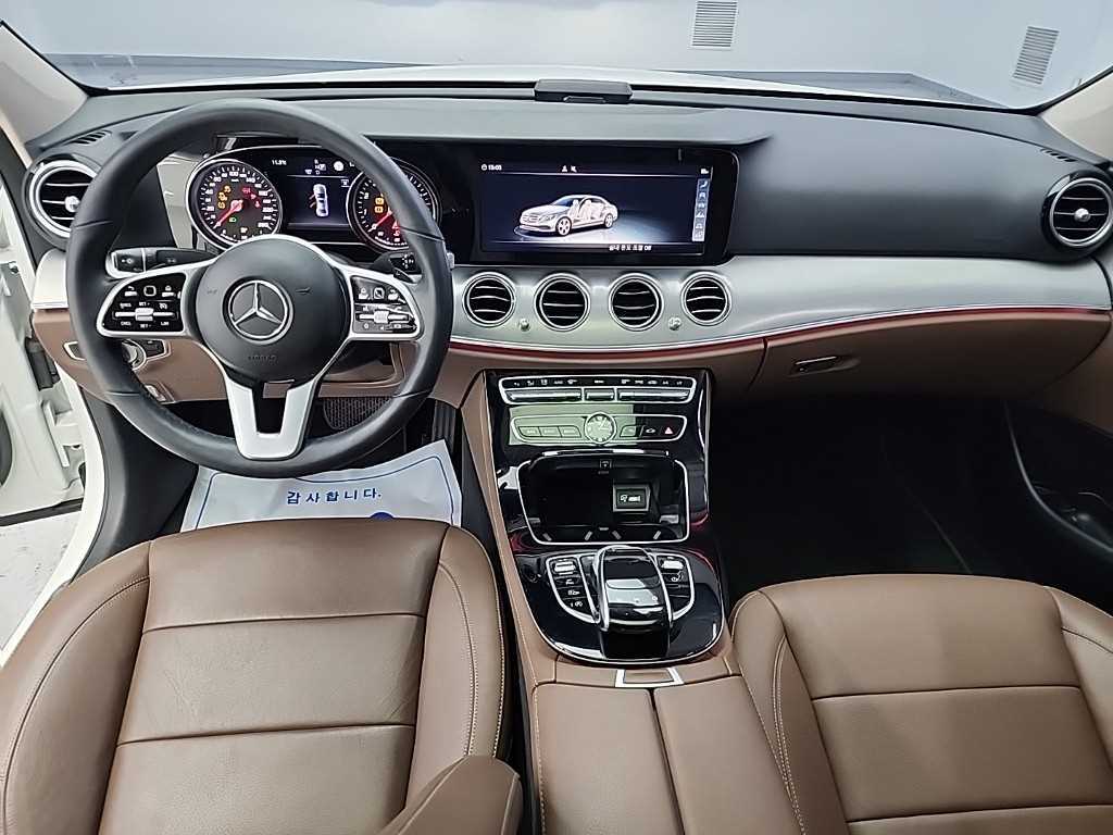 Mercedes Benz E class - Vista 7