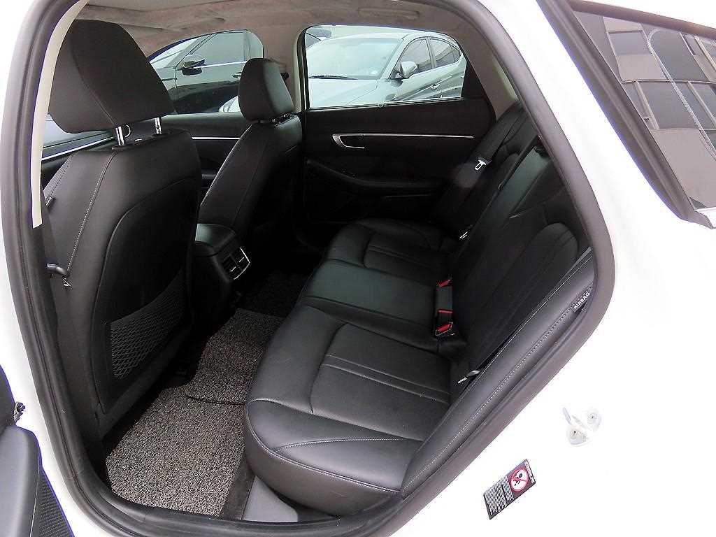 HYUNDAI Sonata - Vista 6