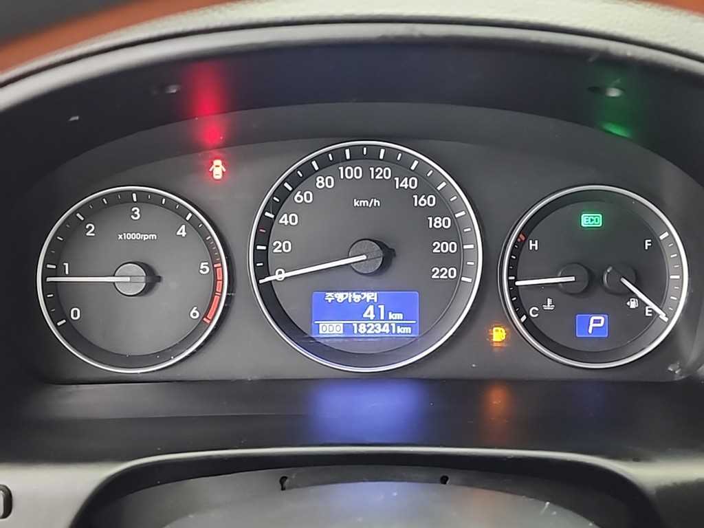 HYUNDAI Starex - Vista 6