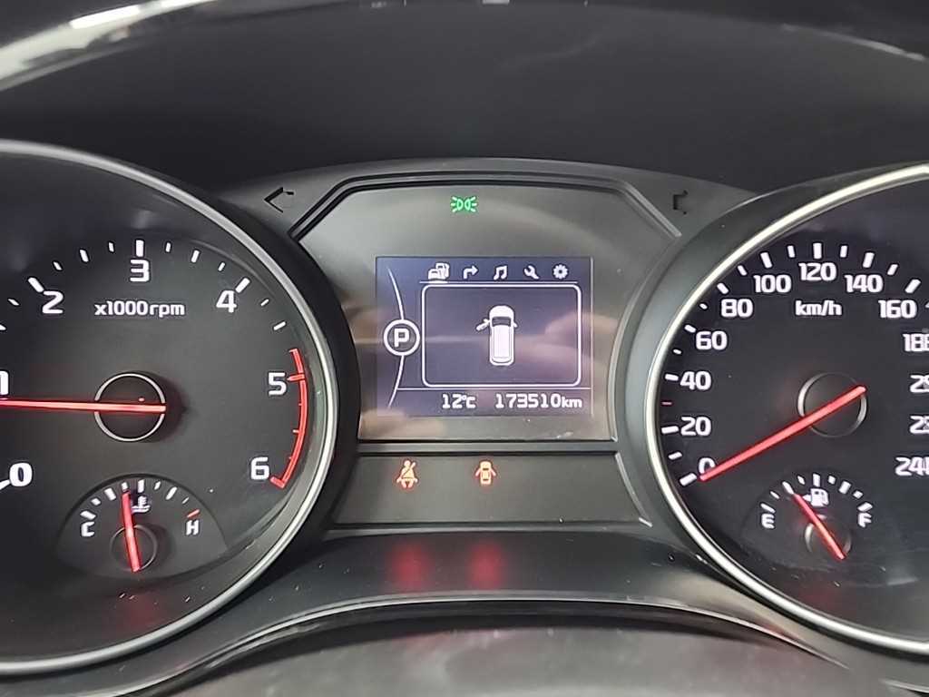 KIA Carnival - Vista 6
