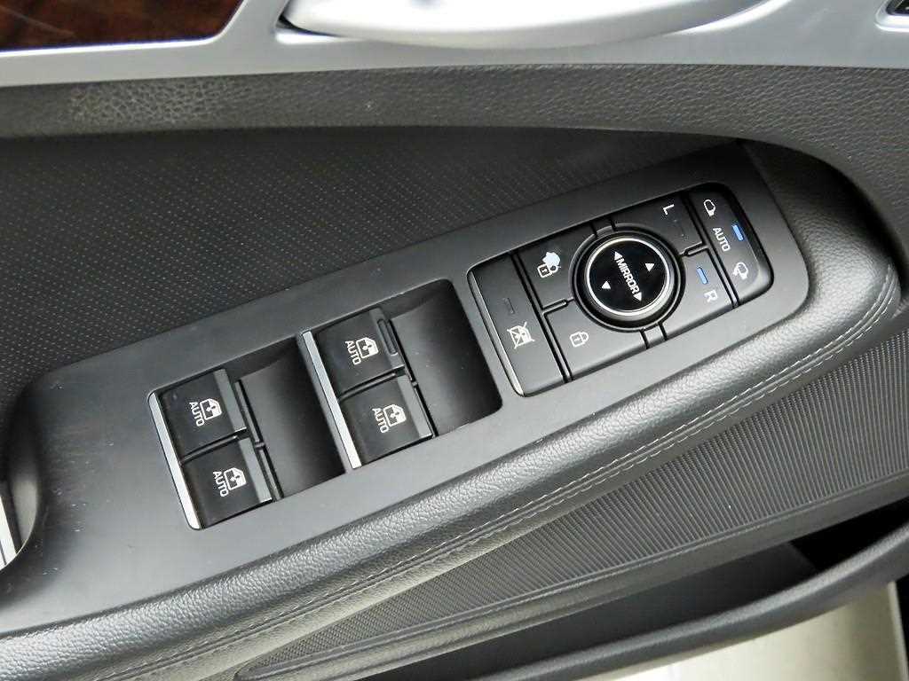 HYUNDAI Genesis - Vista 11