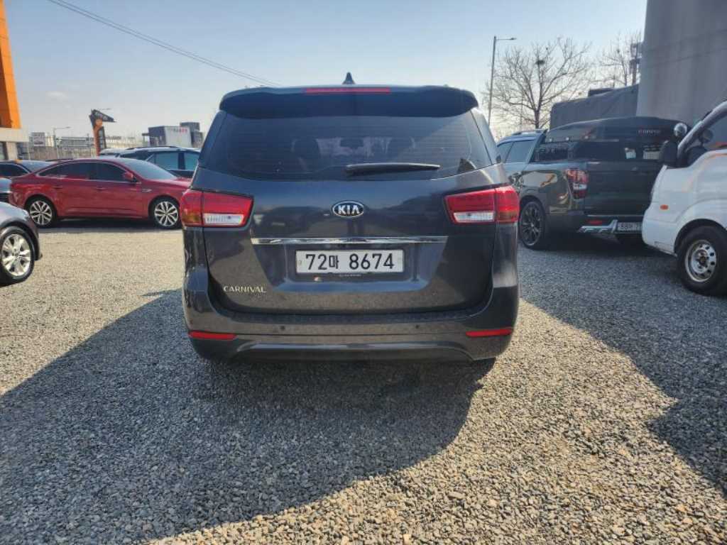 KIA Carnival - Vista 4