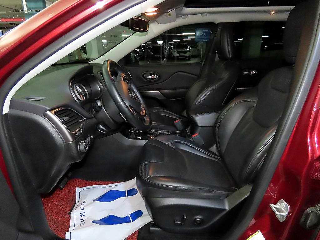 Jeep Cherokee - Vista 6