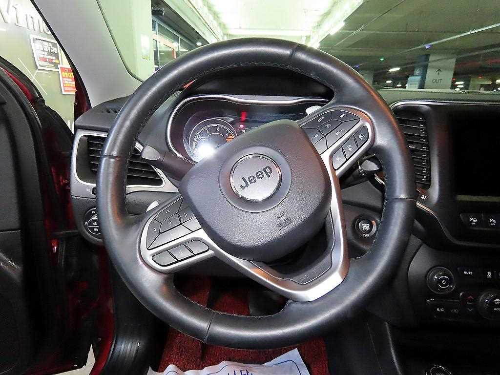 Jeep Cherokee - Vista 8