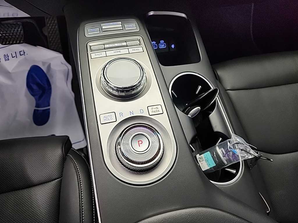 Genesis GV70 - Vista 8