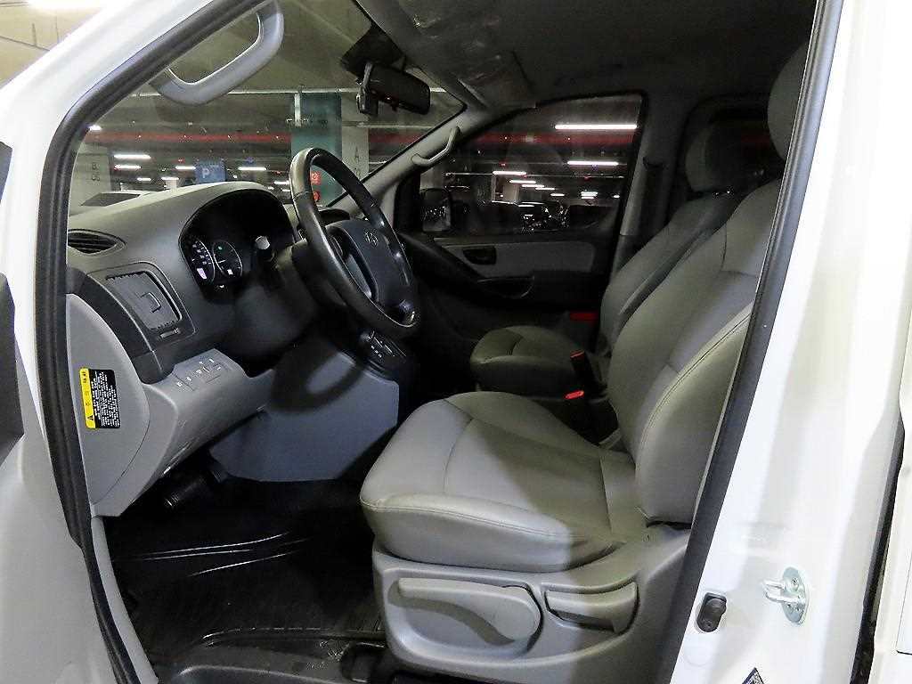 HYUNDAI Starex - Vista 6