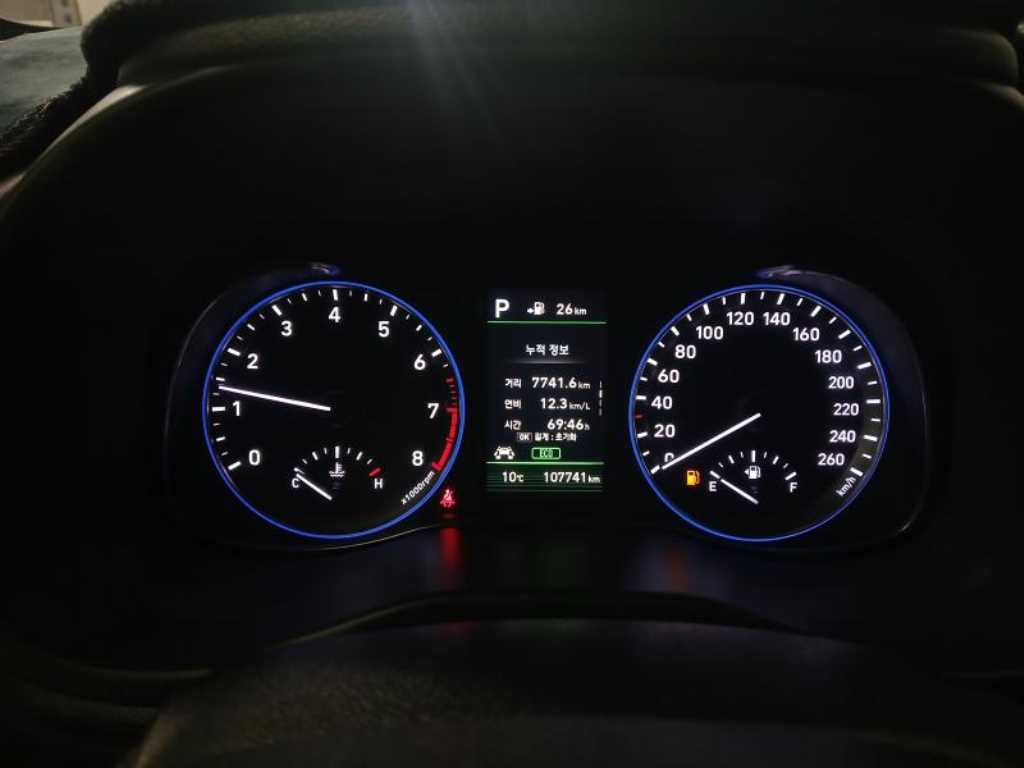 HYUNDAI Kona - Vista 9