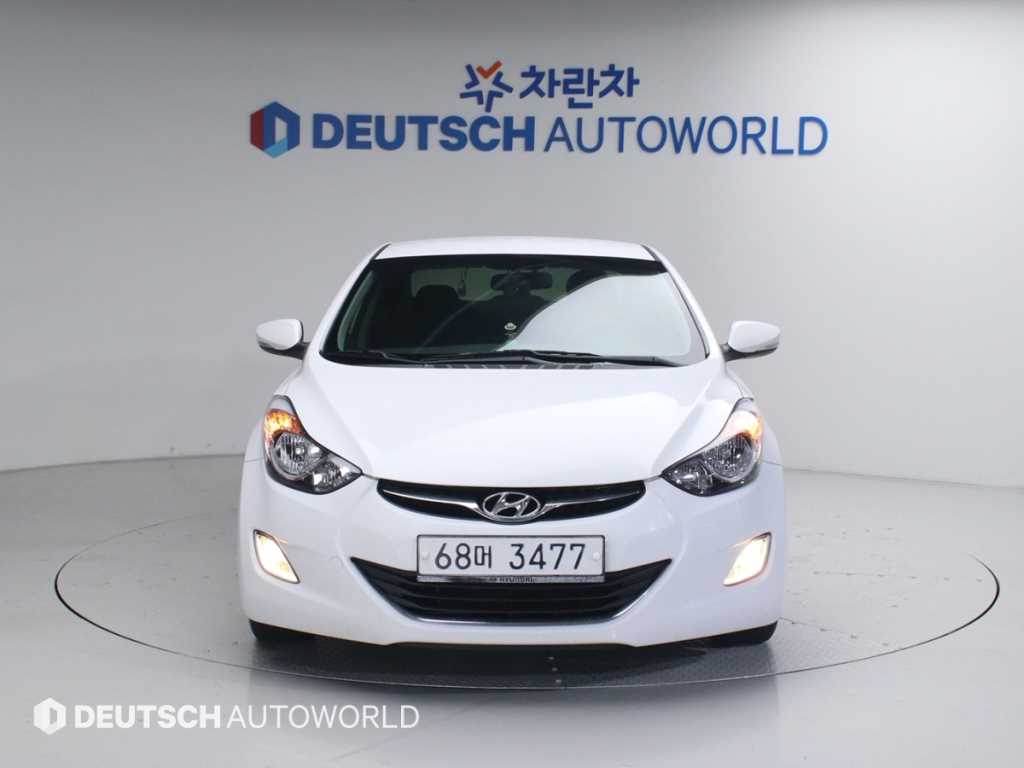 HYUNDAI Avante - Vista 3