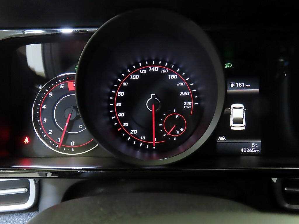 HYUNDAI Avante - Vista 9