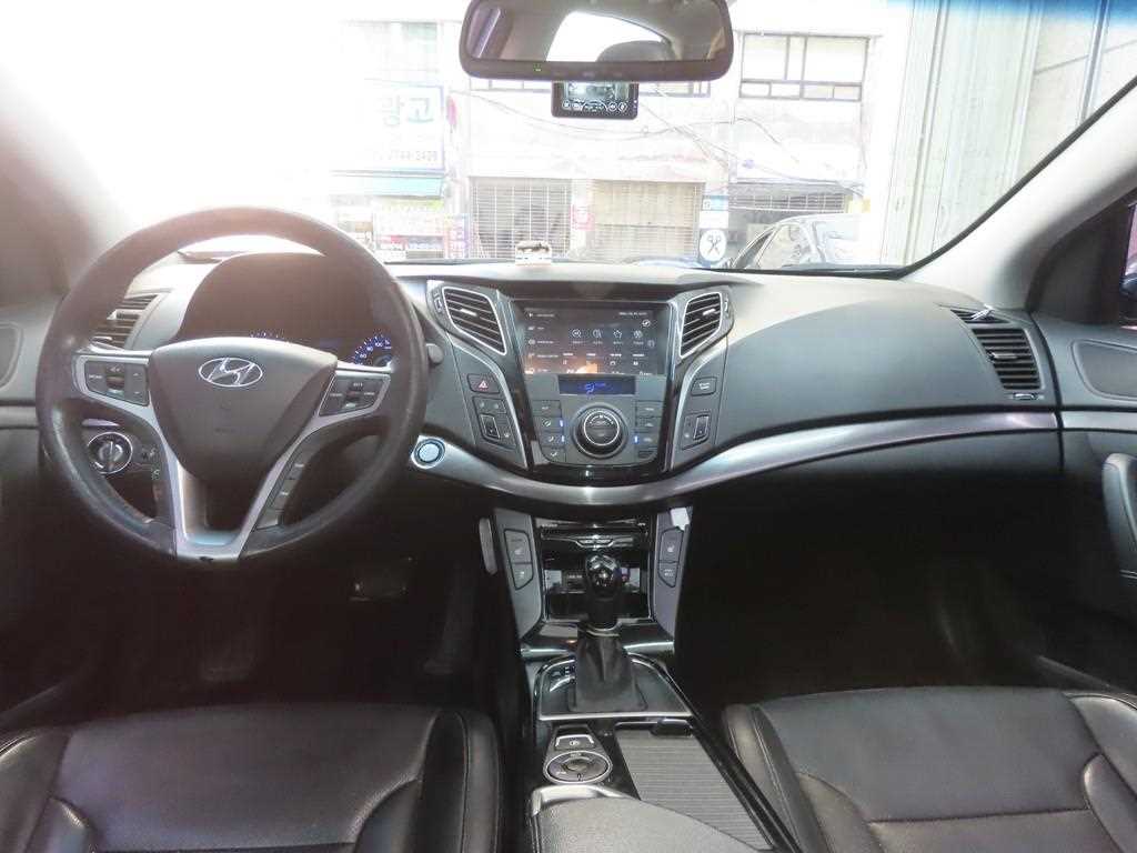 HYUNDAI i40 - Vista 7