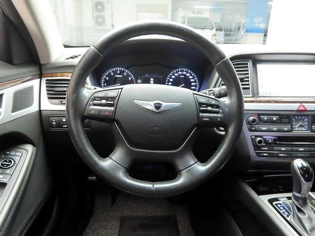 HYUNDAI Genesis - Vista 7