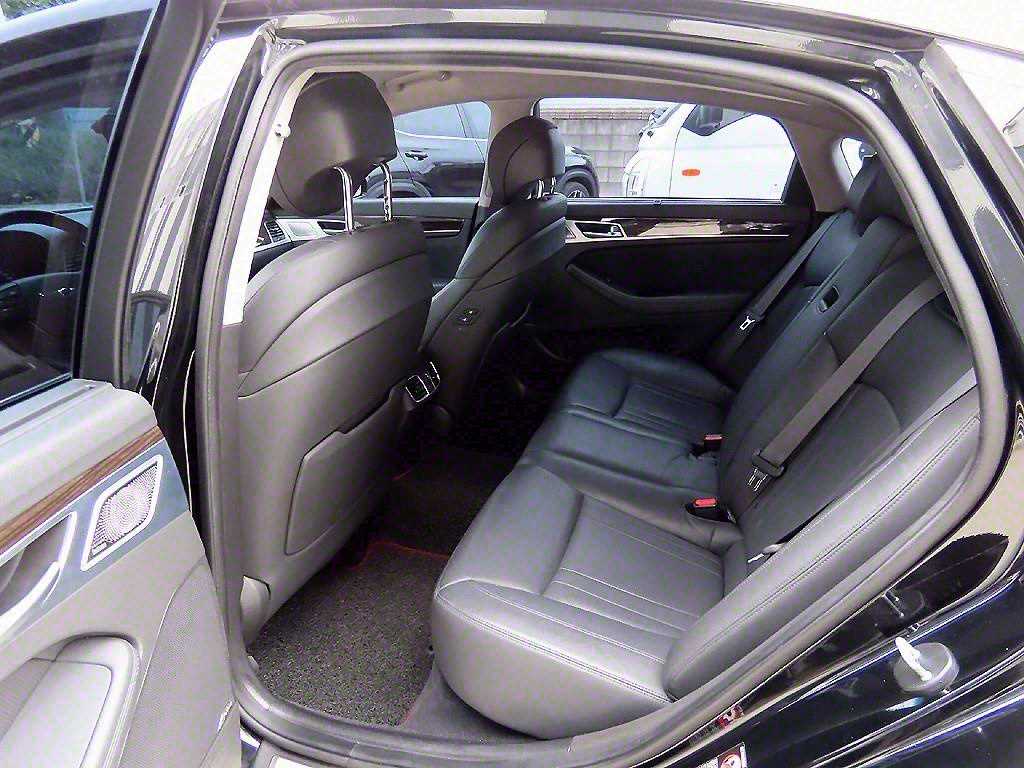 Genesis G80 - Vista 6