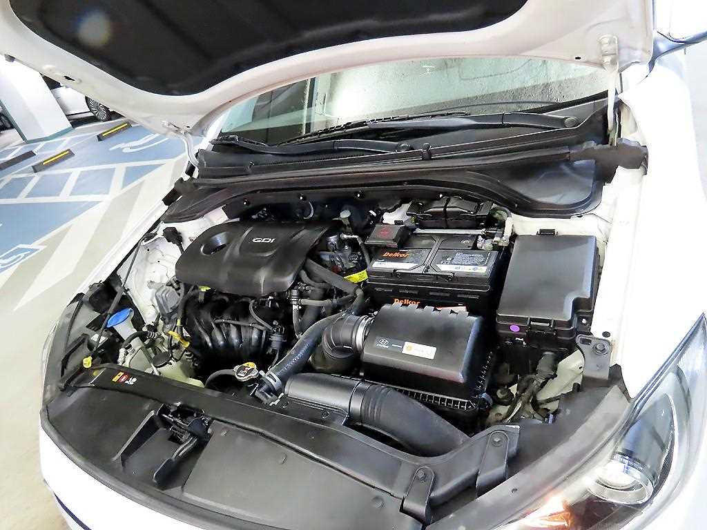 HYUNDAI Avante 2017 Blanco - Importación desde Corea - HF Imports Iquique - Foto 18