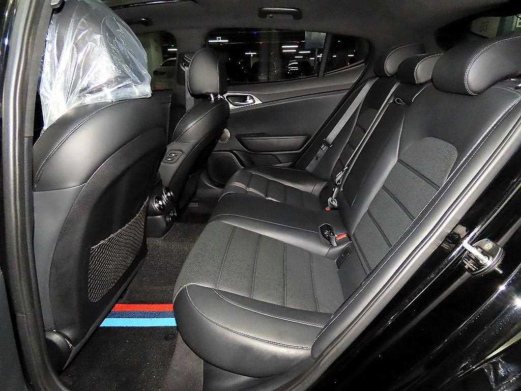 KIA Stinger - Vista 7