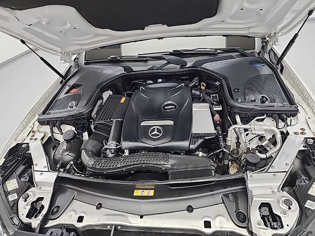 Mercedes Benz E class - Vista 5