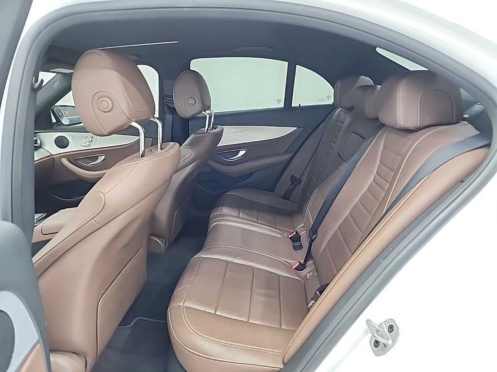 Mercedes Benz E class - Vista 12