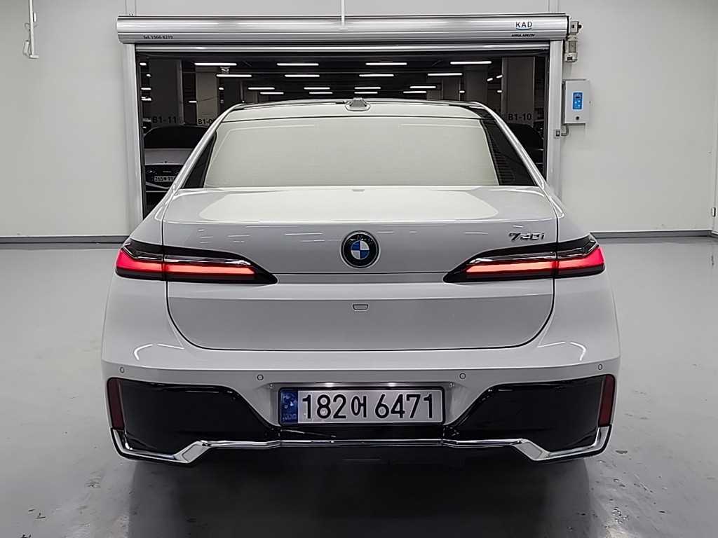 BMW 7 Series - Vista 3