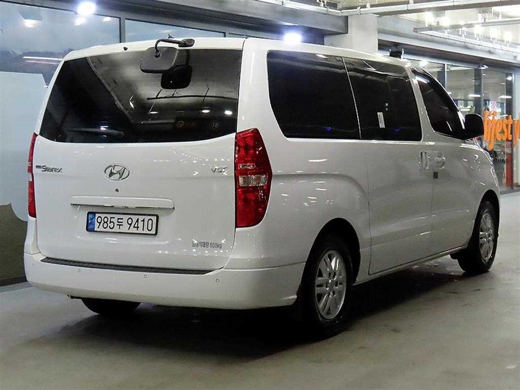 HYUNDAI Starex - Vista 4