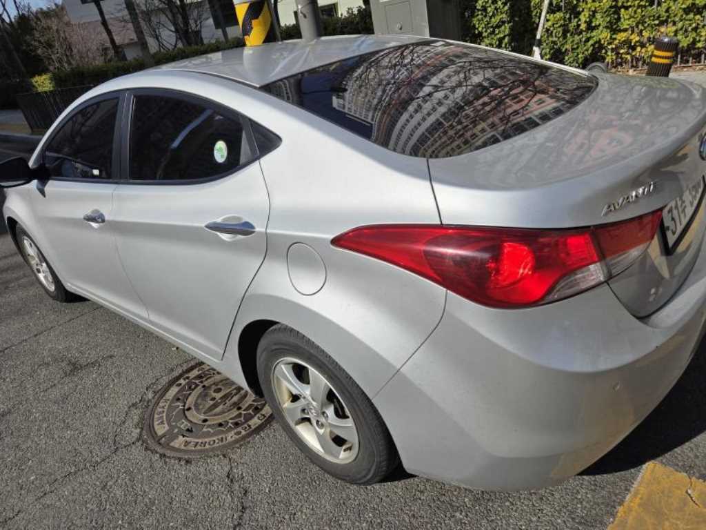 HYUNDAI Avante - Vista 3