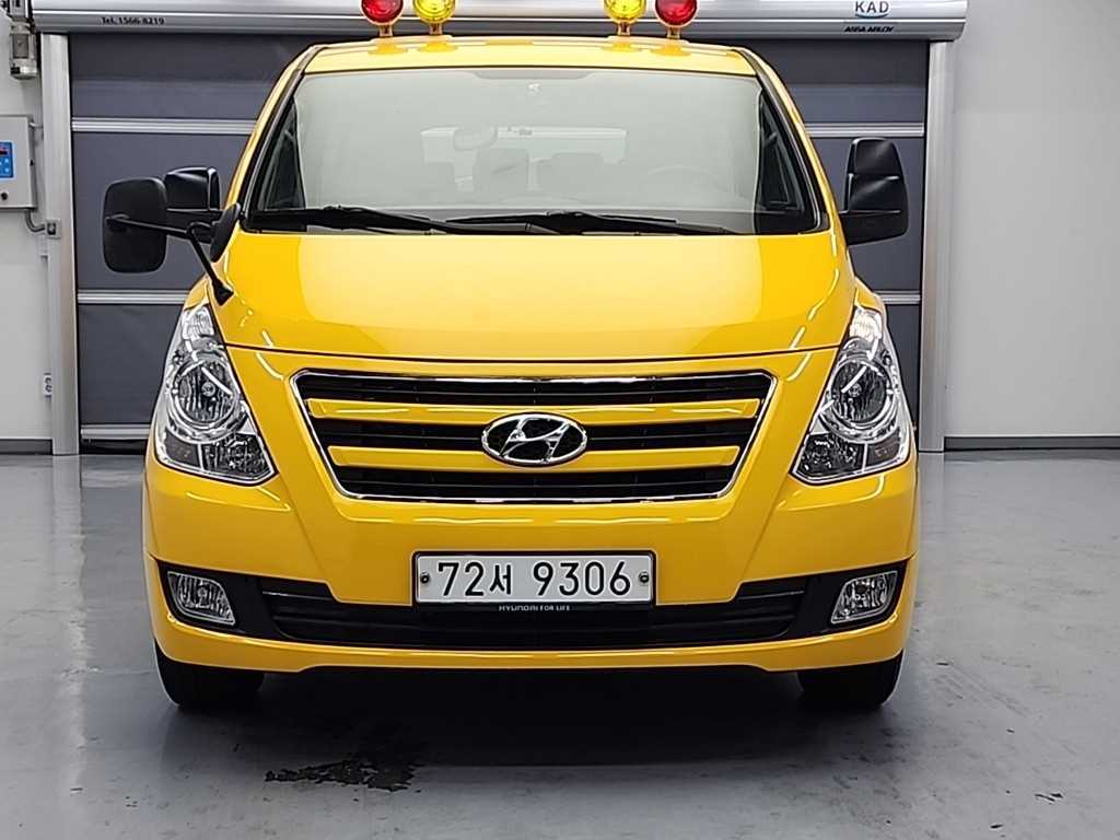 HYUNDAI Starex - Vista 2