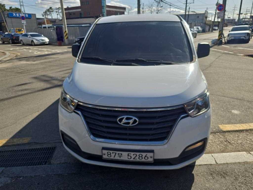 HYUNDAI Starex 2019 Blanco - Importación desde Corea - HF Imports Iquique - Foto 1