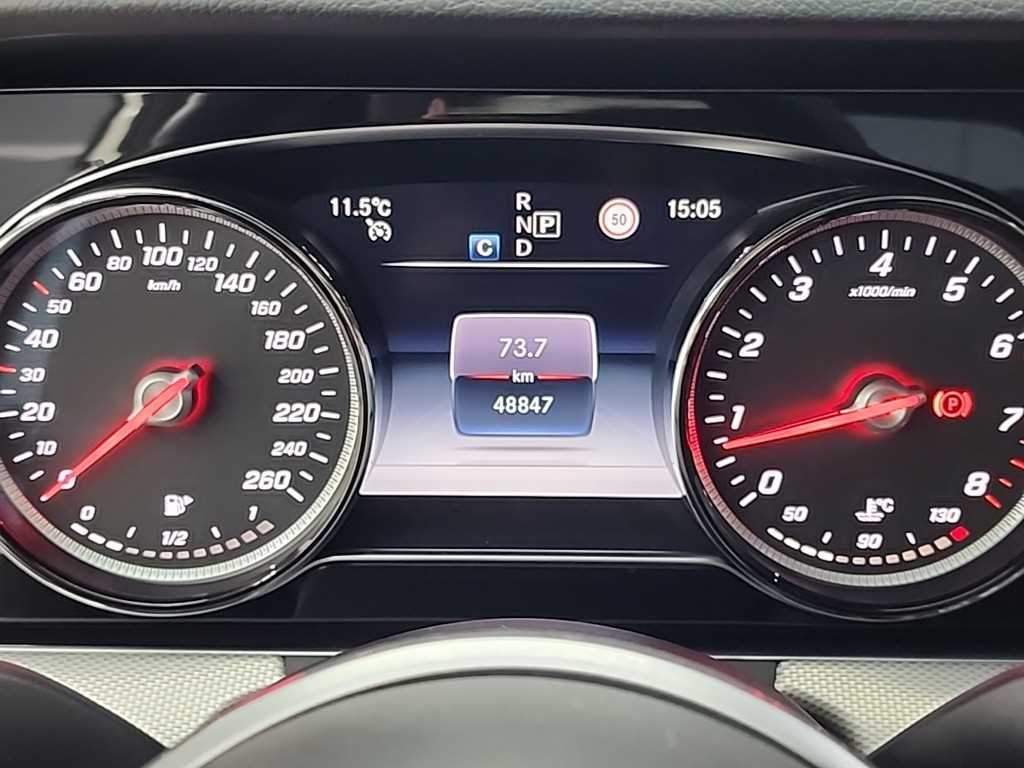 Mercedes Benz E class - Vista 6