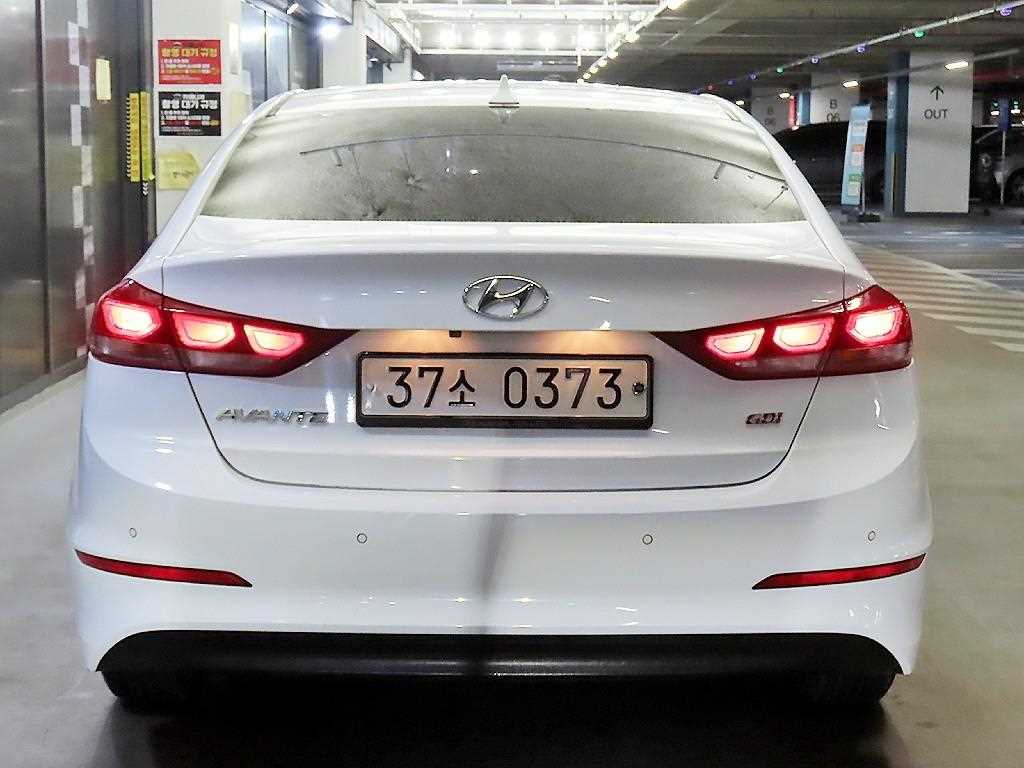HYUNDAI Avante - Vista 5
