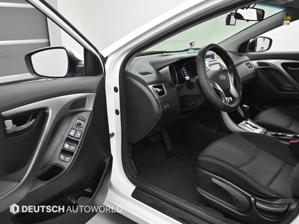 HYUNDAI Avante - Vista 11