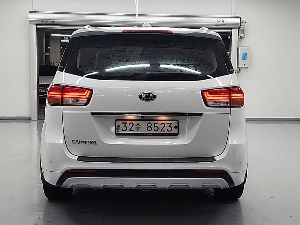 KIA Carnival - Vista 3