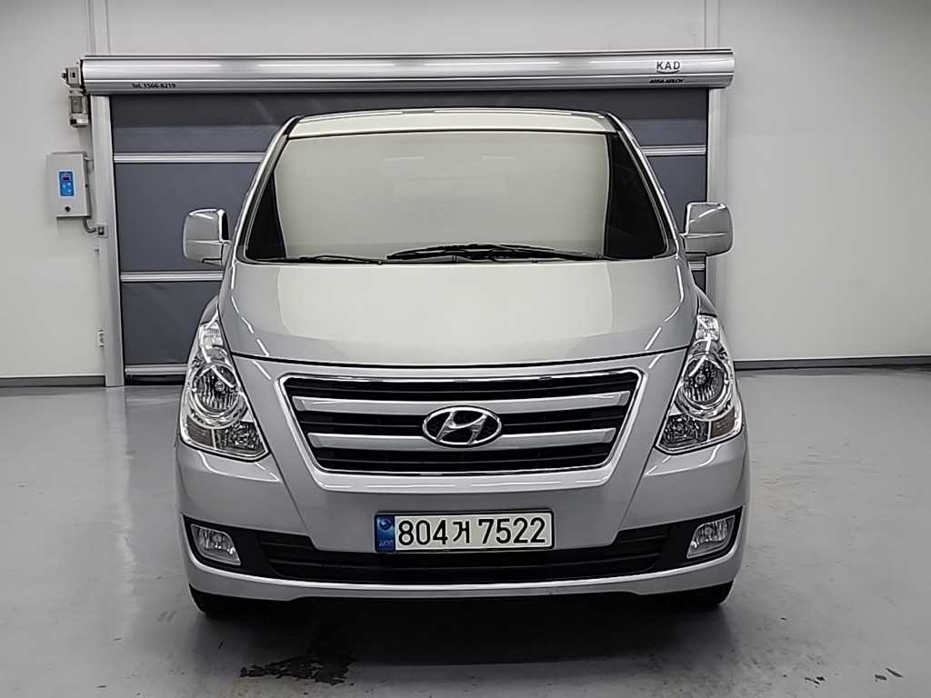 HYUNDAI Starex - Vista 2