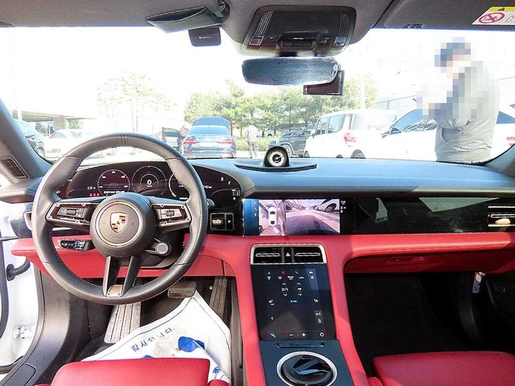 Porsche Taycan - Vista 7