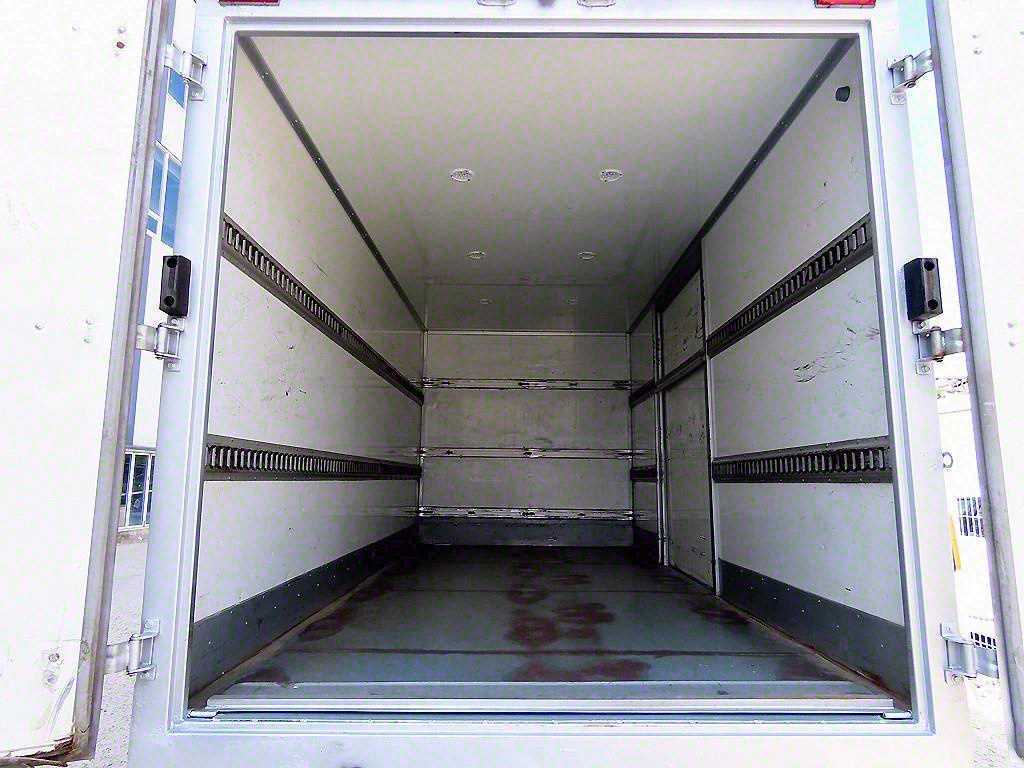 medium and large cargo truck - Vista 5